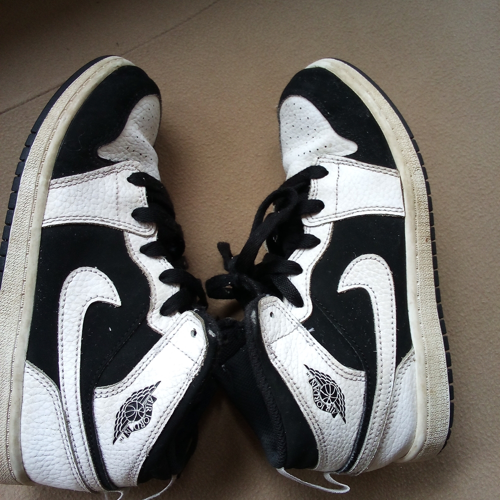 Jordan 1 Mid Black And White Tuxedo 3Y
